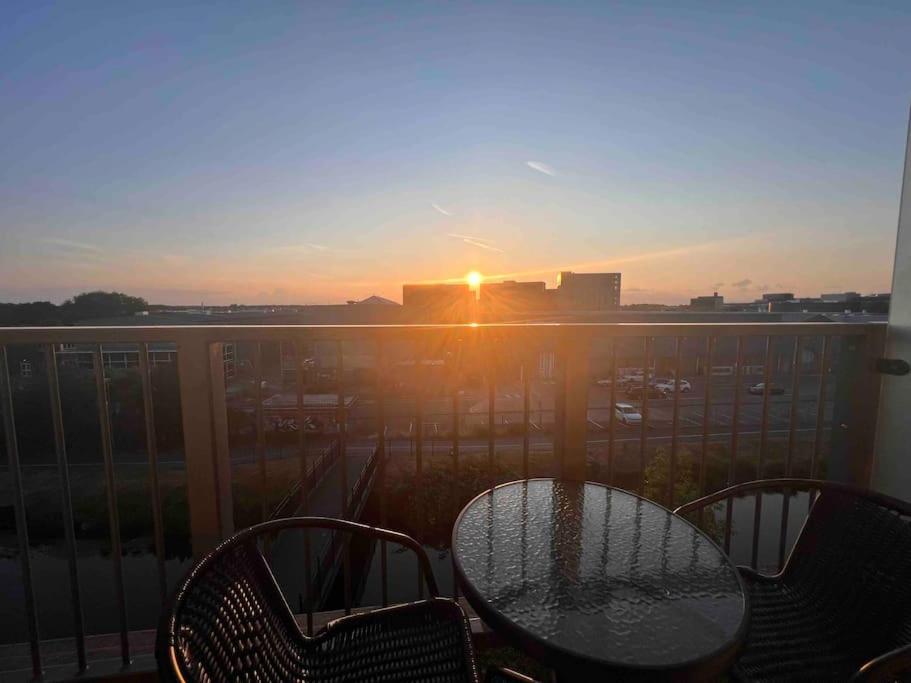 דירות Lincoln View Sleeps 4 Balcony Self Check-In מראה חיצוני תמונה